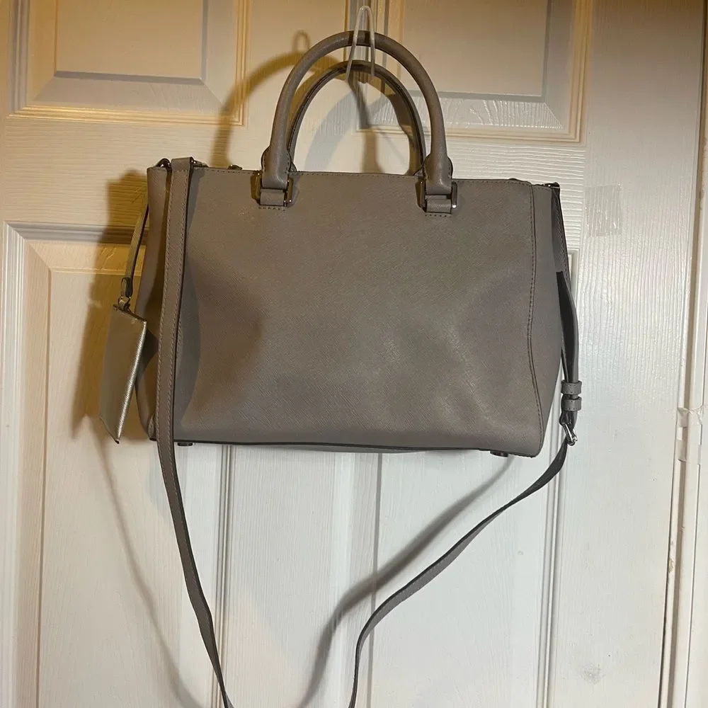 Michael Kors Gray leather Satchel/ shoulder bag with silver tone hardwares.